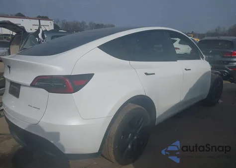 2025 Tesla Model Y Long Range Dual Motor All-Wheel Drive z USA, uszkodzony, nr VIN 7SAYGDEE0SA348668